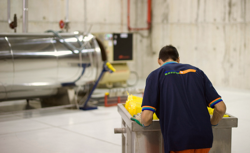 Autoclave en la planta de tratamiento de residuos biosanitarios de TMA en Terrassa