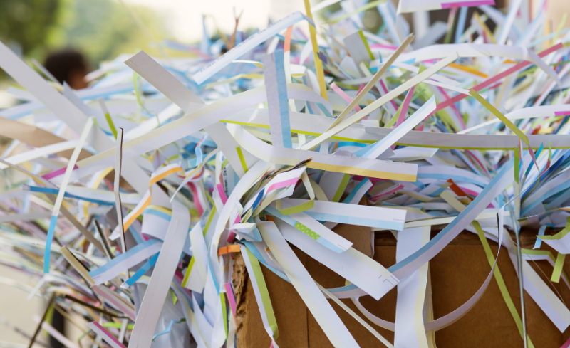 Papel triturado listo para su reciclaje y valorización