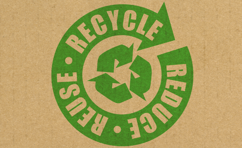 Símbolo de reciclaje con los conceptos reducir, reutilizar y reciclar