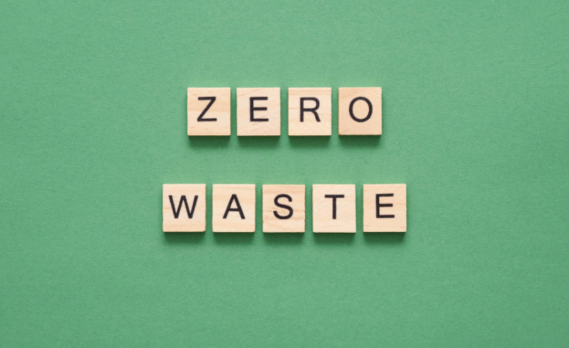 Mensaje Zero Waste sobre fondo verde, asociado a la reducción de residuos